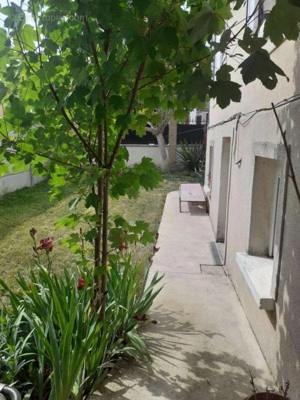 Jardin - Maison de 7 Pièces avec Jardin au Centre Ville de Chelles