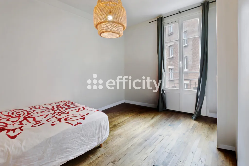 Bedrooms - Bright 2-Bedroom Apartment with Ascender in Clichy Centre
