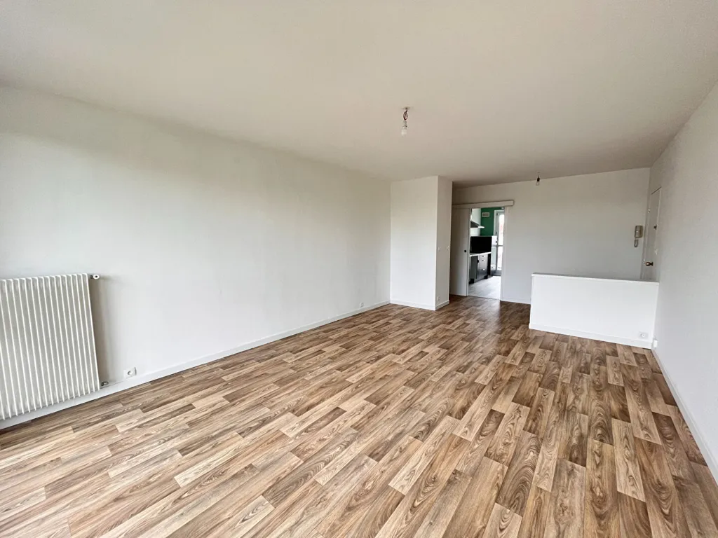 Toad - 3-Bedroom Apartment with Balcony in Reims