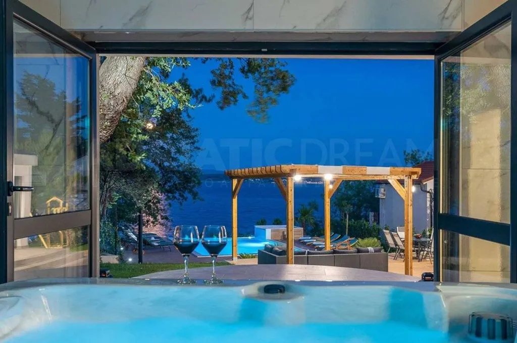 Terrazza - Luxury Beachfront Villa in Posedarje