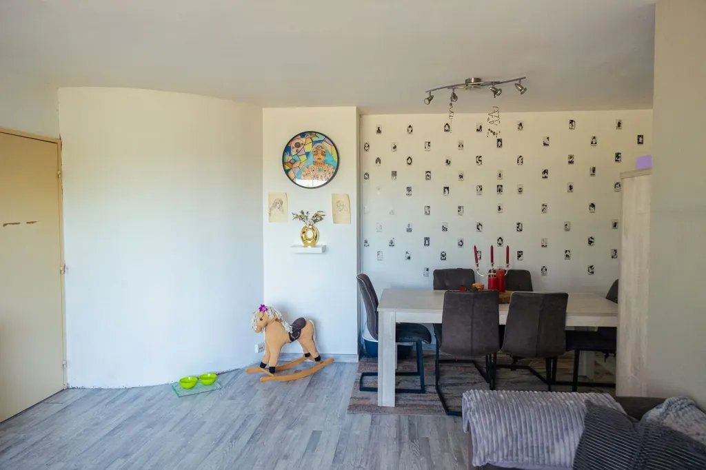 Séjour - Appartement 2 Chambres avec Balcon à Mons