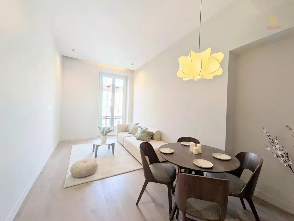 Salle à manger - Appartement Charmant avec Climatisation à Nice