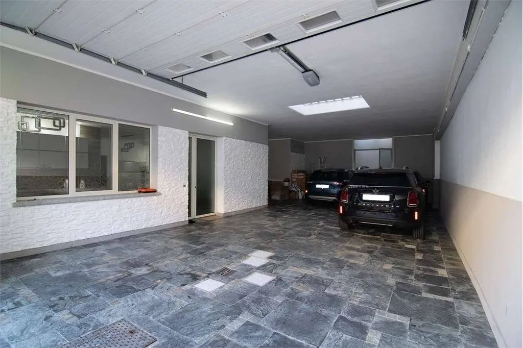 Garage - Luxury Villa with Private Garden in Boltiere