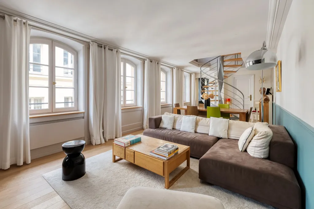 Elutuba - Duplex in Village Royale with Private Access
