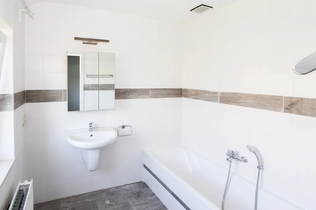 Salles de bain - Maison Récente avec Parking Proche Centre-Ville
