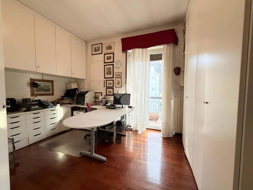 Bureau - Apartment with Balcony and Garden in Brescia
