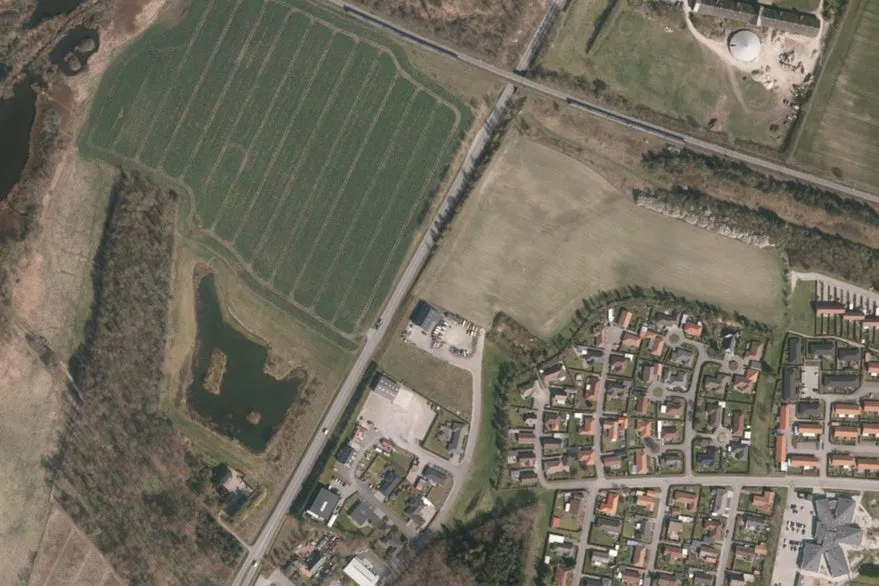 Vue aérienne - Commercial Plot near Motorway in Langeskov