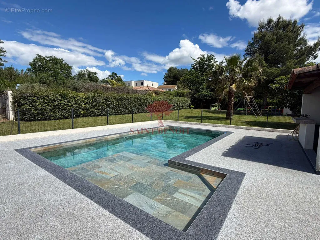 Piscine - Villa avec Piscine à Gignac