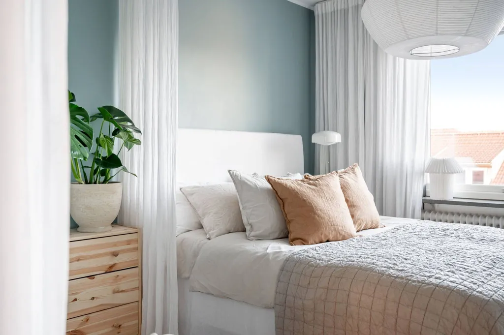Magamistoad - Spacious Two-Bedroom with West Balcony in Stockholm