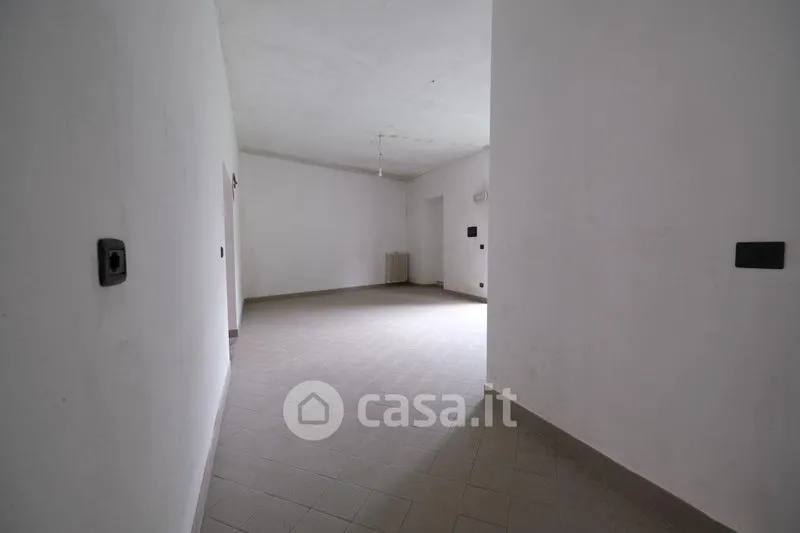 Esik - Commercial Space with Garden in Asti