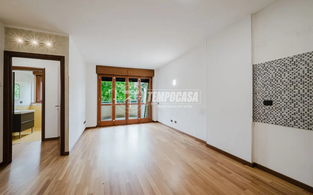 Pièces - Two-Bedroom Apartment with Balcony in Trezzano Sul Naviglio