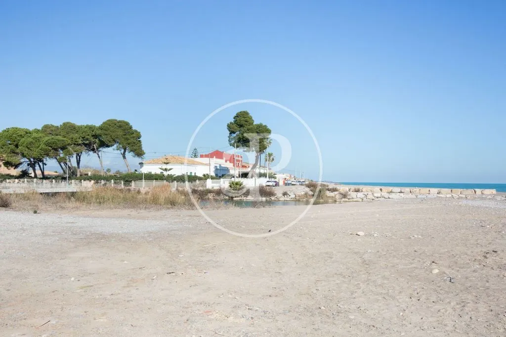 Luxury Villa with Seafront Views in Burriana