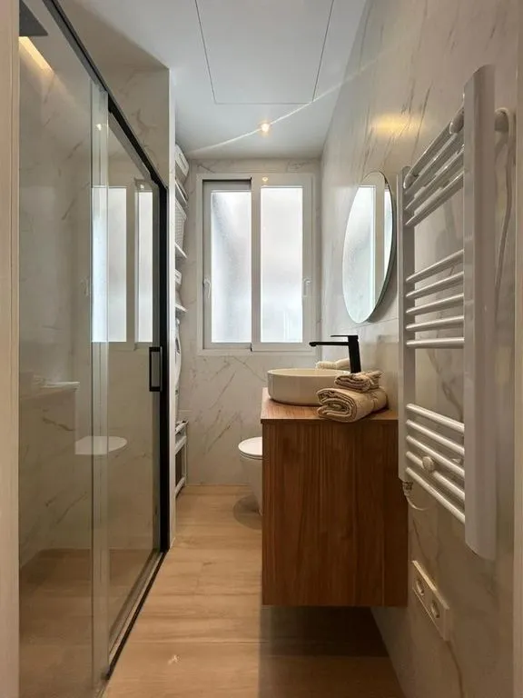 Salles de bain - Modern Flat with High-Quality Finish in Madrid