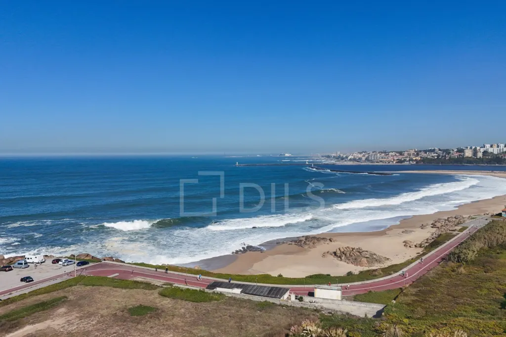 Luxury 3-Bedroom Flat with River Views in Vila Nova de Gaia