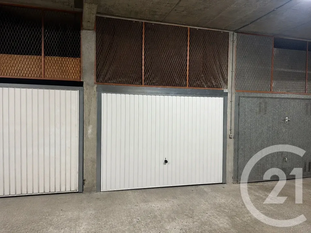 Garage - Appartement 4 Pièces avec Balcon à Menton