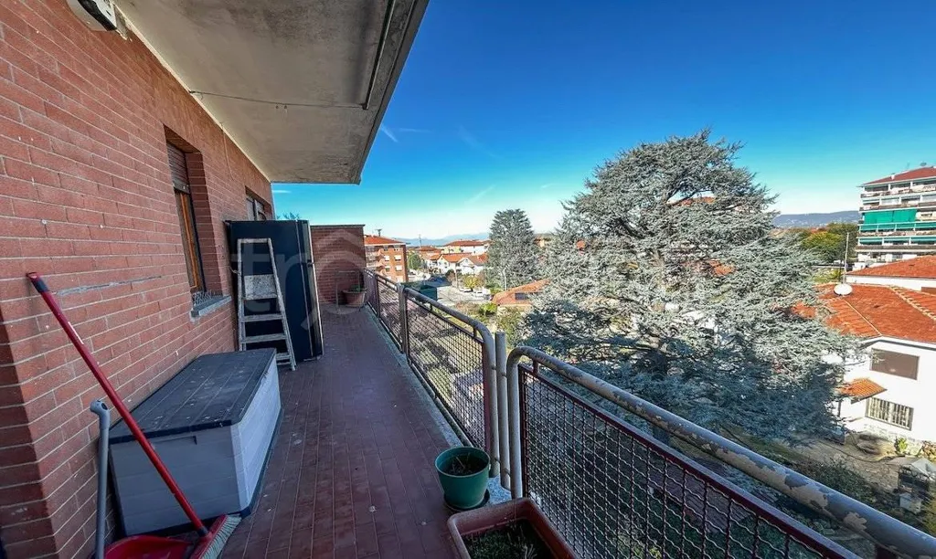 Balcon - Rearranged Apartment with Balcony in Santena