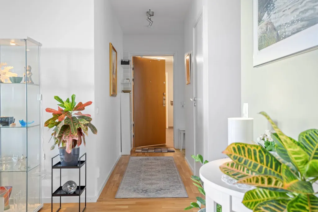 Esik - Apartment with Balcony in Central Location