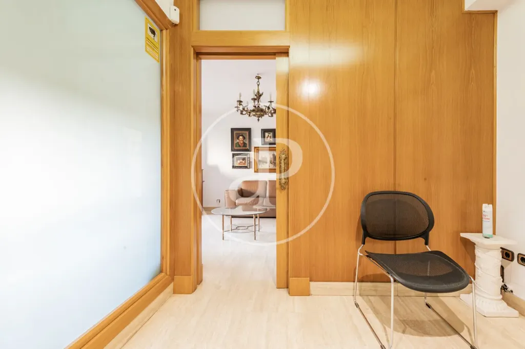 Hallway - 3-Bedroom Apartment near Retiro Park, Madrid