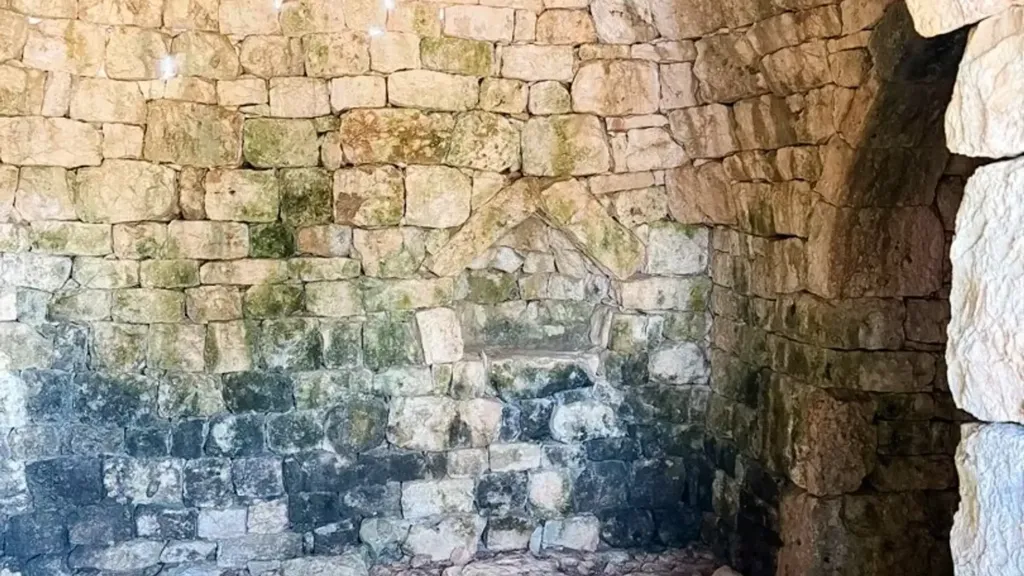 Toad - Trulli with Approved Villa Project in Carovigno