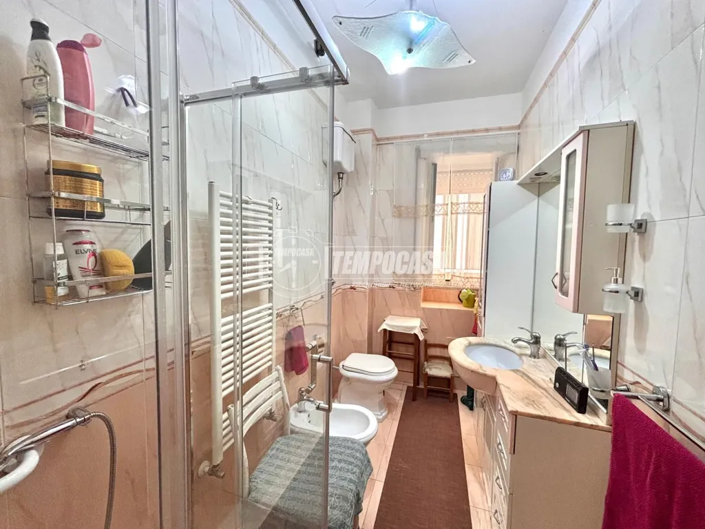 Salles de bain - Apartment with Triple Exposure in Naples