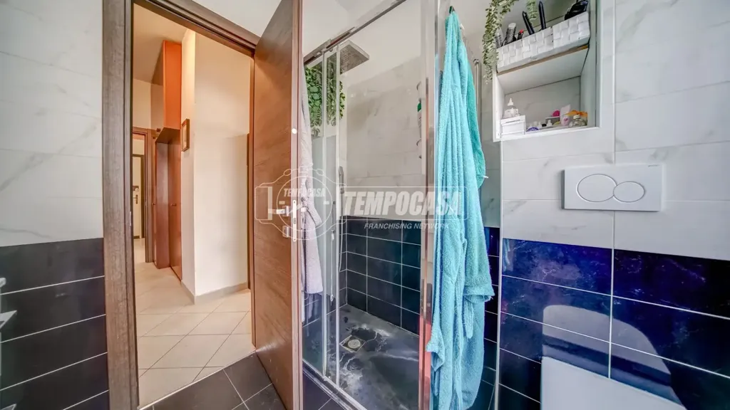 Salles de bain - Rustic Trilocale with Garden in Turbigo