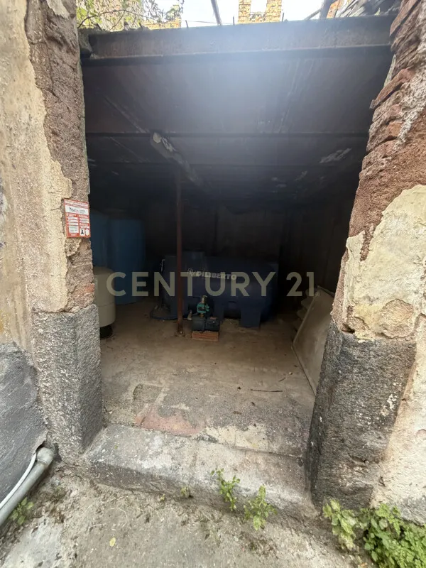 Aed - Rustic Property with Development Potential in Catania