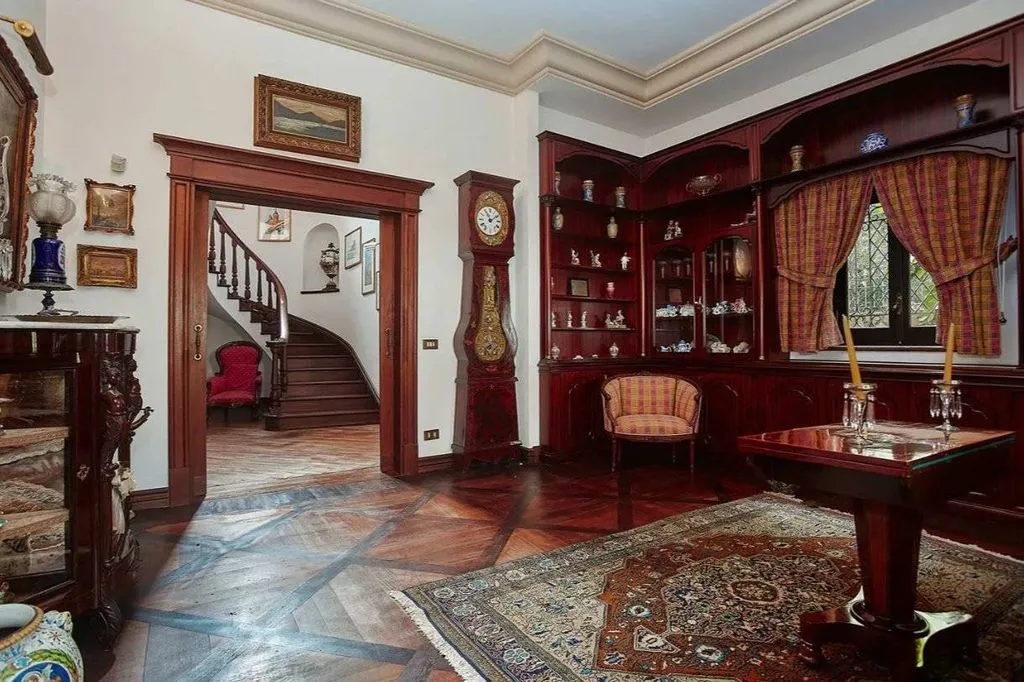Bureau - Luxury Villa with Garden in Palermo