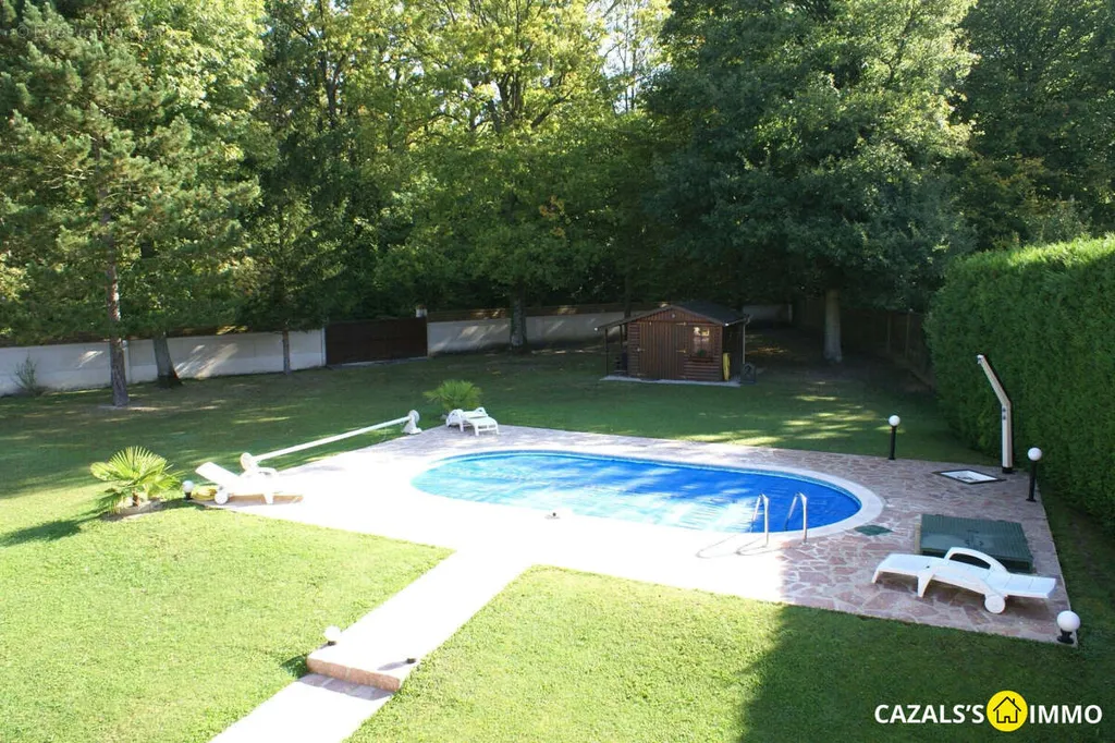 Bassein - Traditional House with Pool in Cely