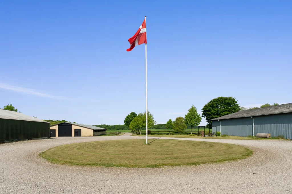 Garden - Historic Manor with Garden in Midtsjælland
