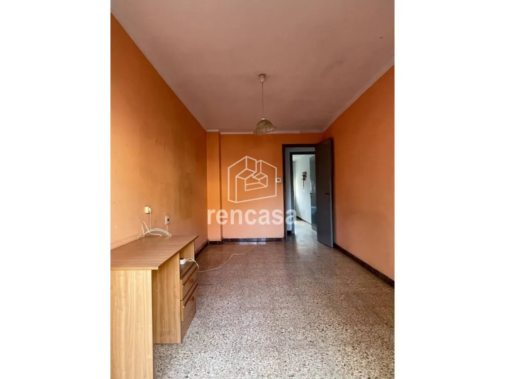 Magamistoad - Spacious Flat with Balcony in Instituts