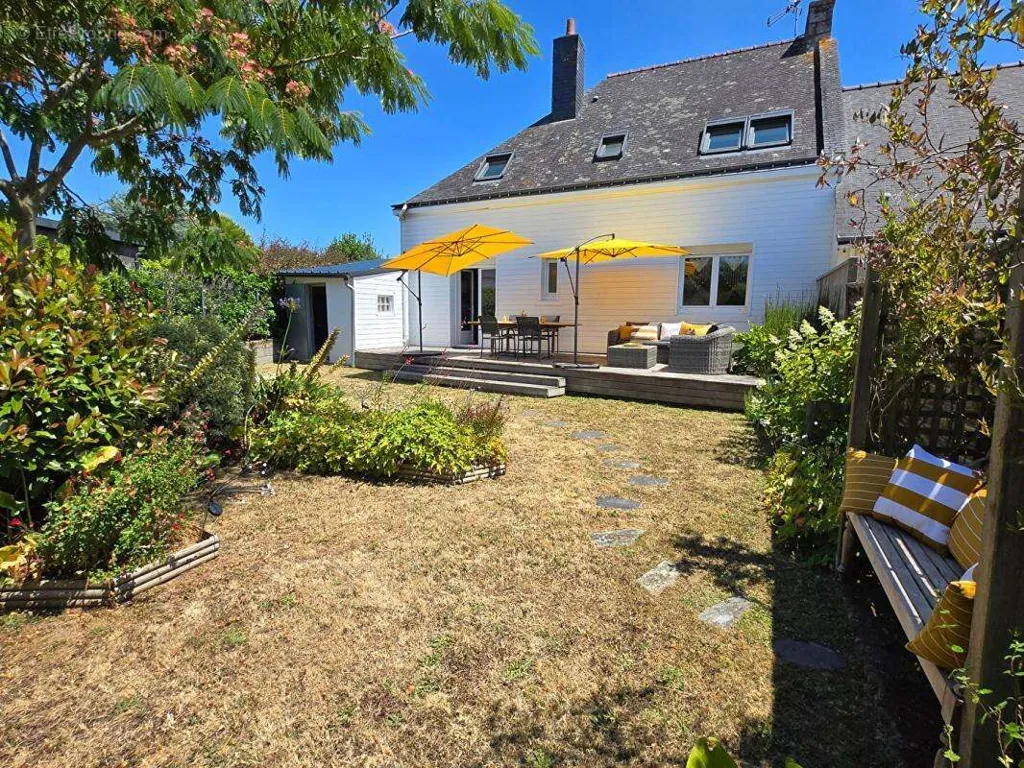 Charming 1950s House with Garden in Belz