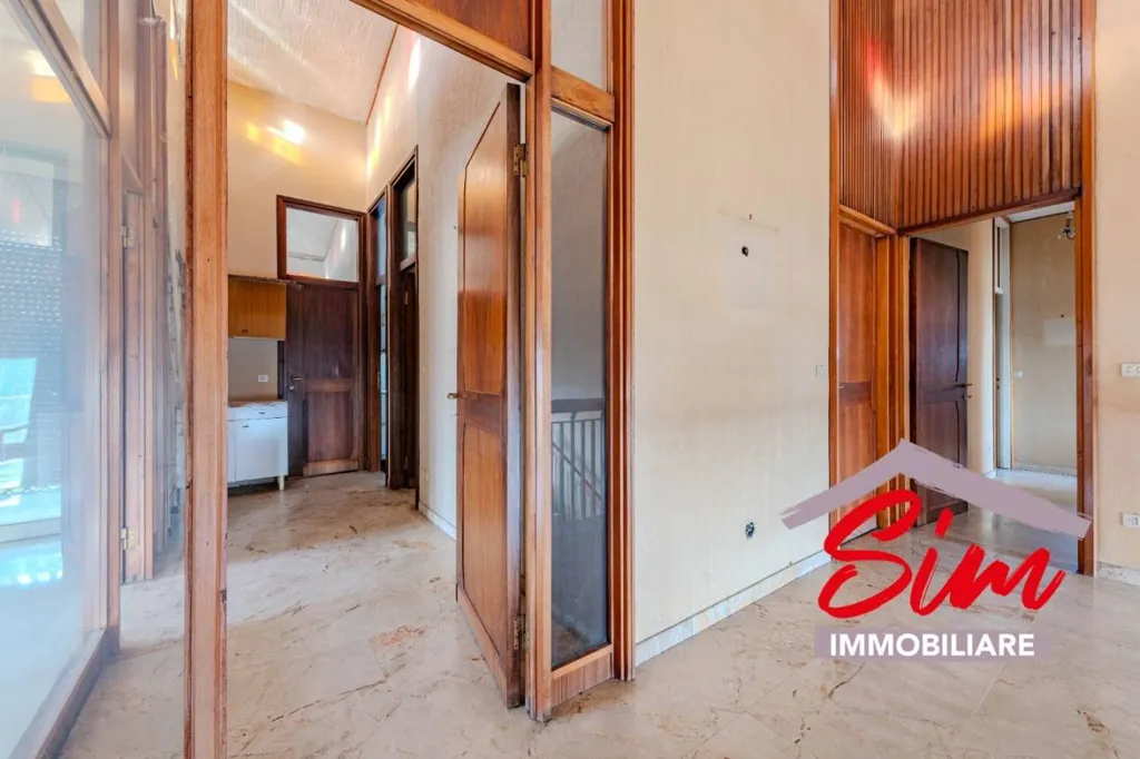 Esik - Restoration Villa with Garden in Romentino