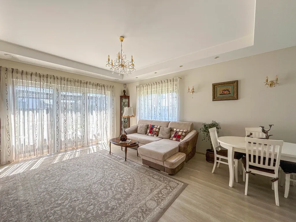 Séjour - Compact House with Terrace in Slengiai
