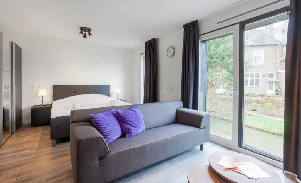 Magamistoad - Studio with Private Bathroom in Sloten
