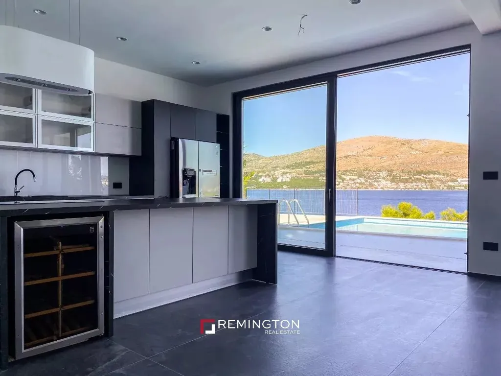 Köök - Waterfront Villa with Beach Access in Split