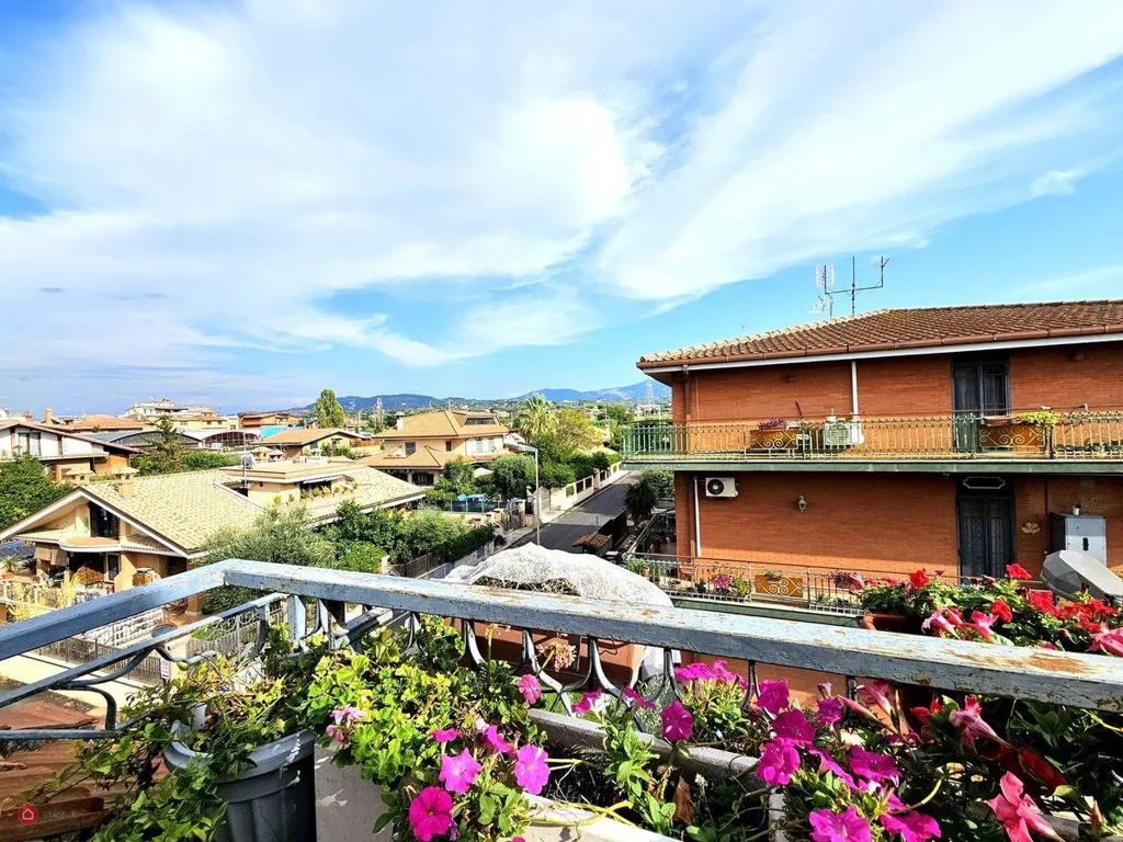 Balcon - Rustic Attico with Terrazzo in Ciampino