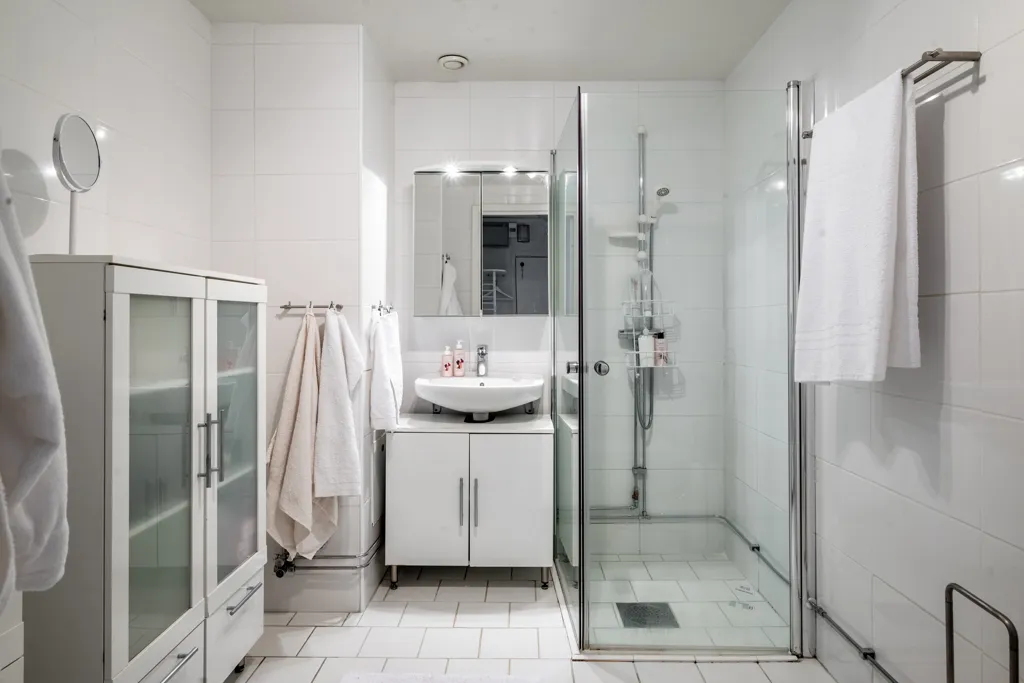 Bathrooms - Apartment with Balcony in Gothenburg