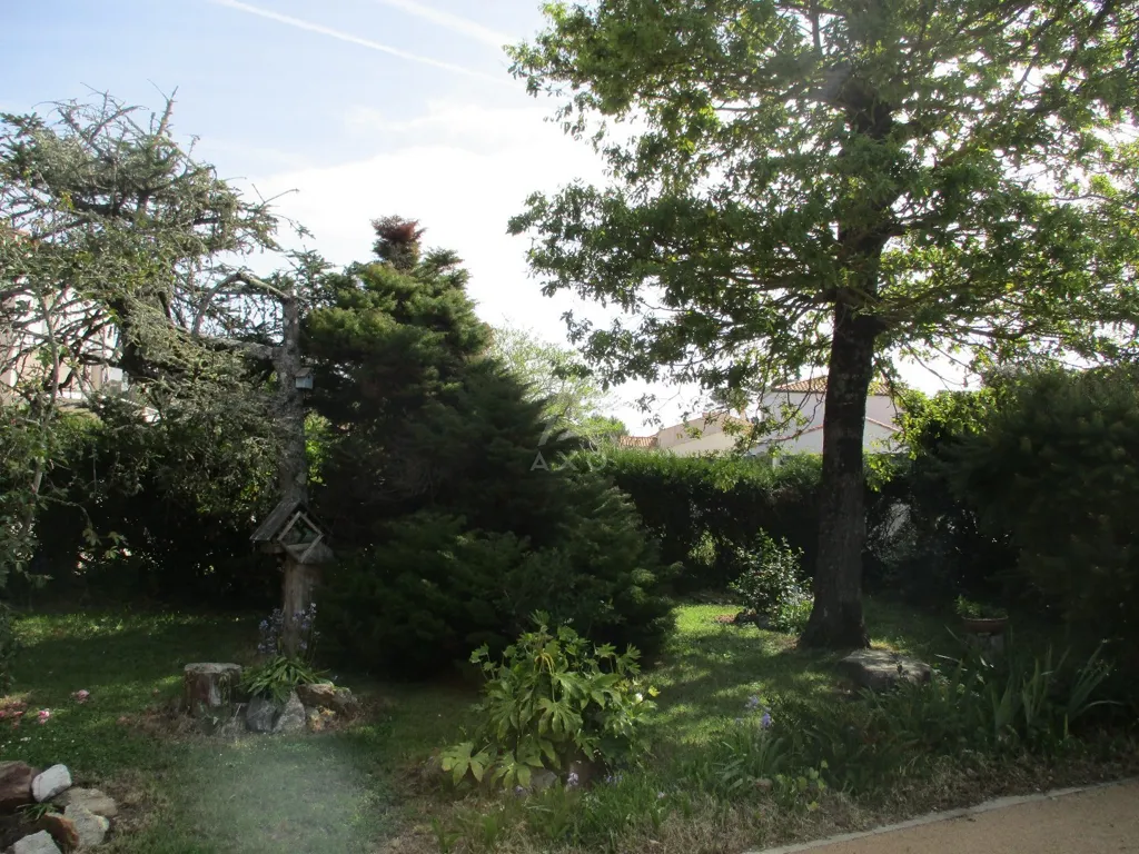 Aed - Seafront House with Garden in Vendée