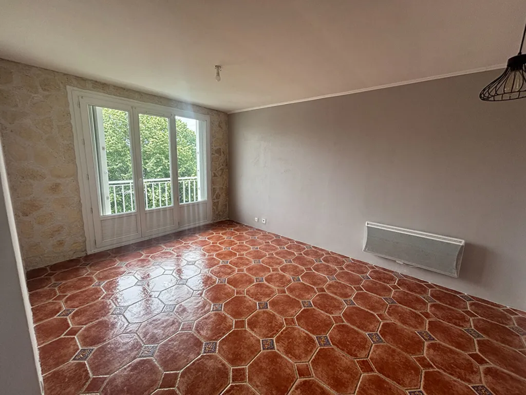 Toad - 4-Piece Flat with Balcony in Châteauroux