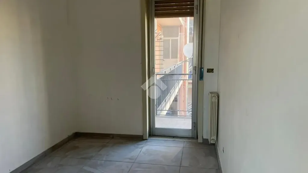 Esik - Modernised Apartment with Balcony in Giarre