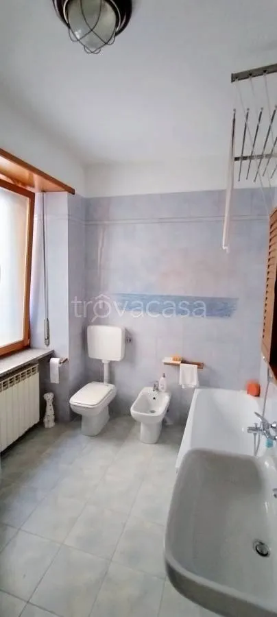 Salles de bain - Two-Unit Apartment with Balcony in Susa
