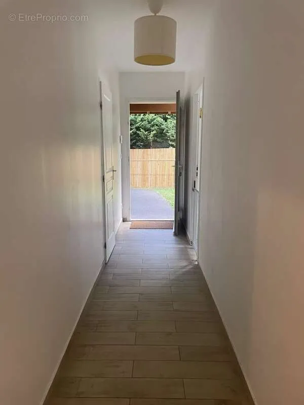 hallway_entrance