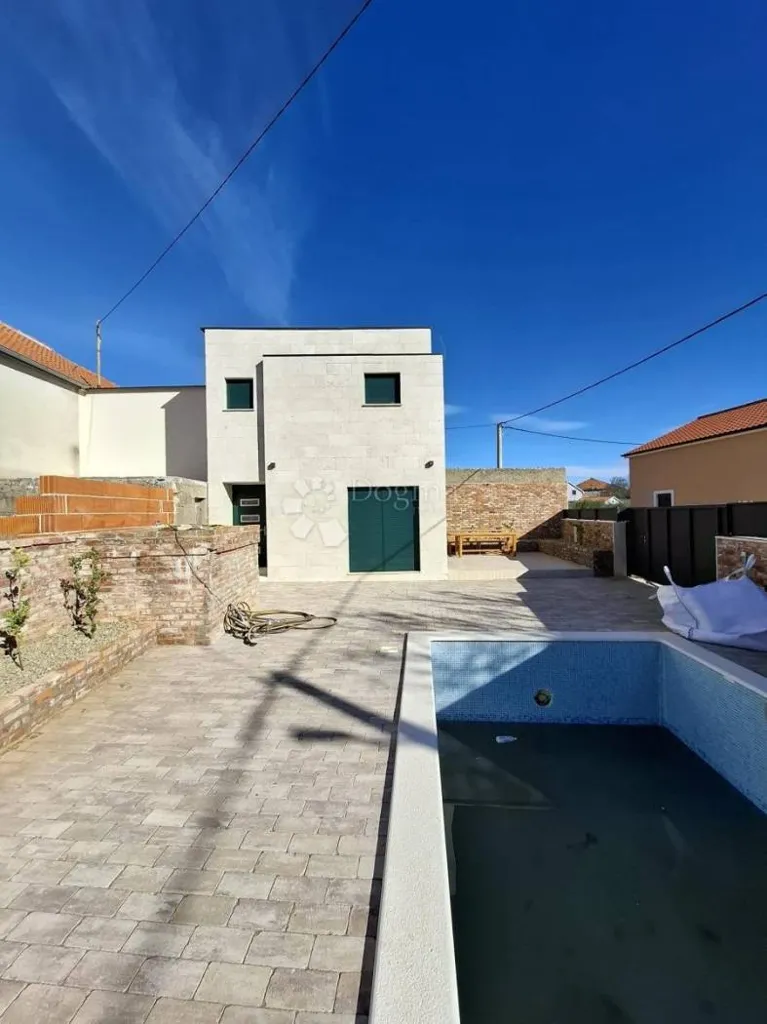 Piscina - Family House with Pool in Privlaka