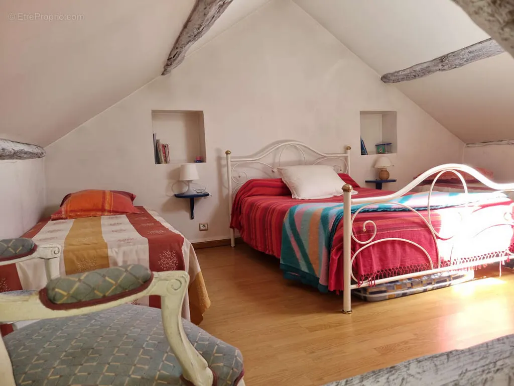 Magamistoad - Large Property with Garden in Bruyères-le-Châtel