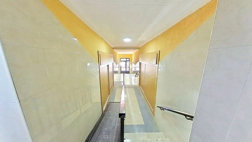 Entrée - 3-Bedroom Apartment with Sea Access in Valencia