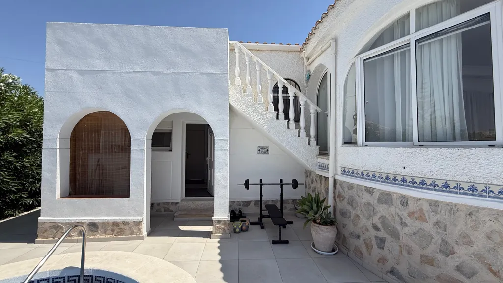 Terrasse - Nordic-Style Villa with Pool in Costa Blanca