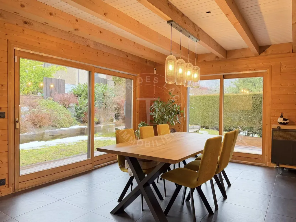 Salle à manger - Chalet Luxueux avec Vue Montagne à Thônes