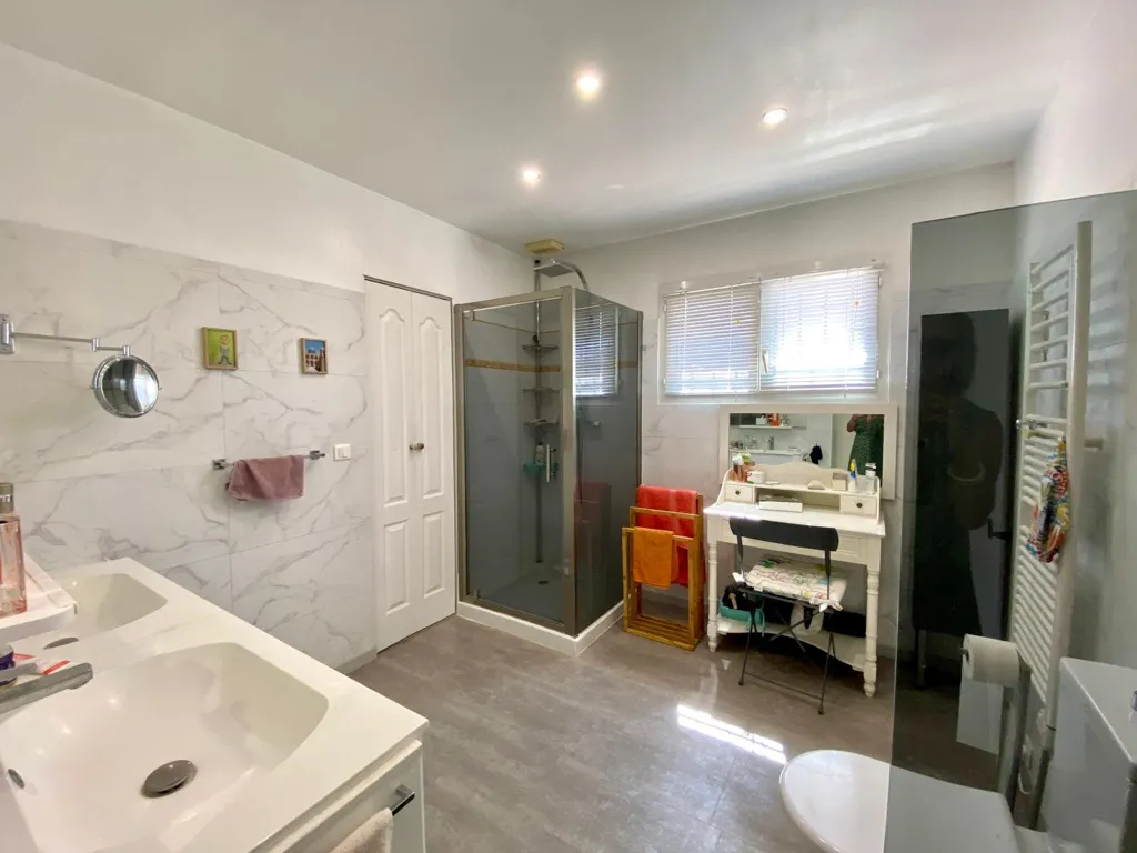 Bagni - Luxury Villa with Pool in Vendargues