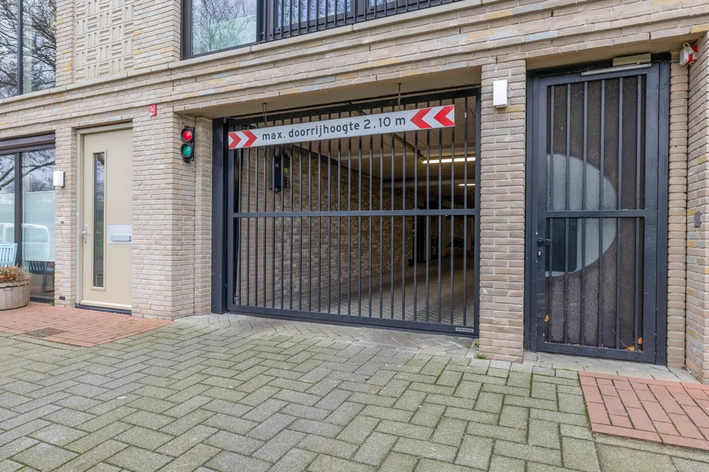 Garage - Modern Flat with Balcony and Rooftop in Delfshaven