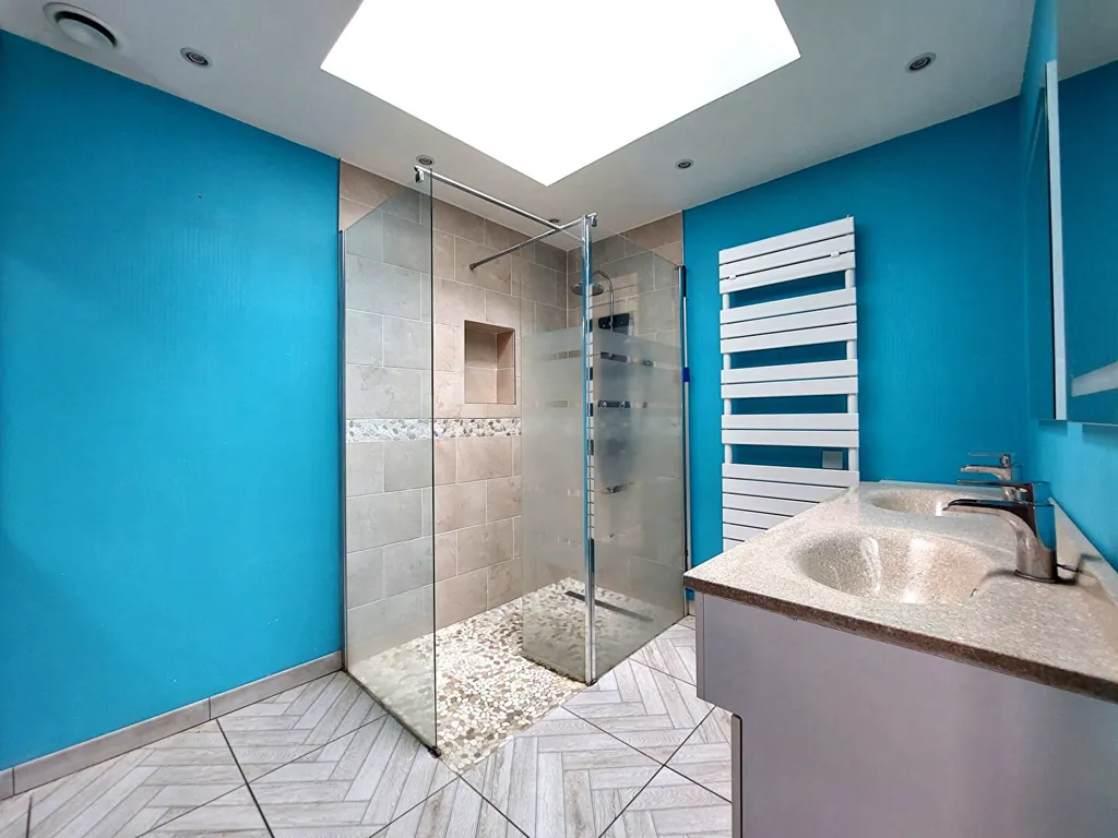 Bathrooms - Spacious House with Garden in Heudebouville